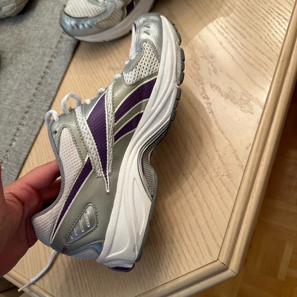 VINTAGE REEBOK RUNNING SHOES - Picture 4 of 10